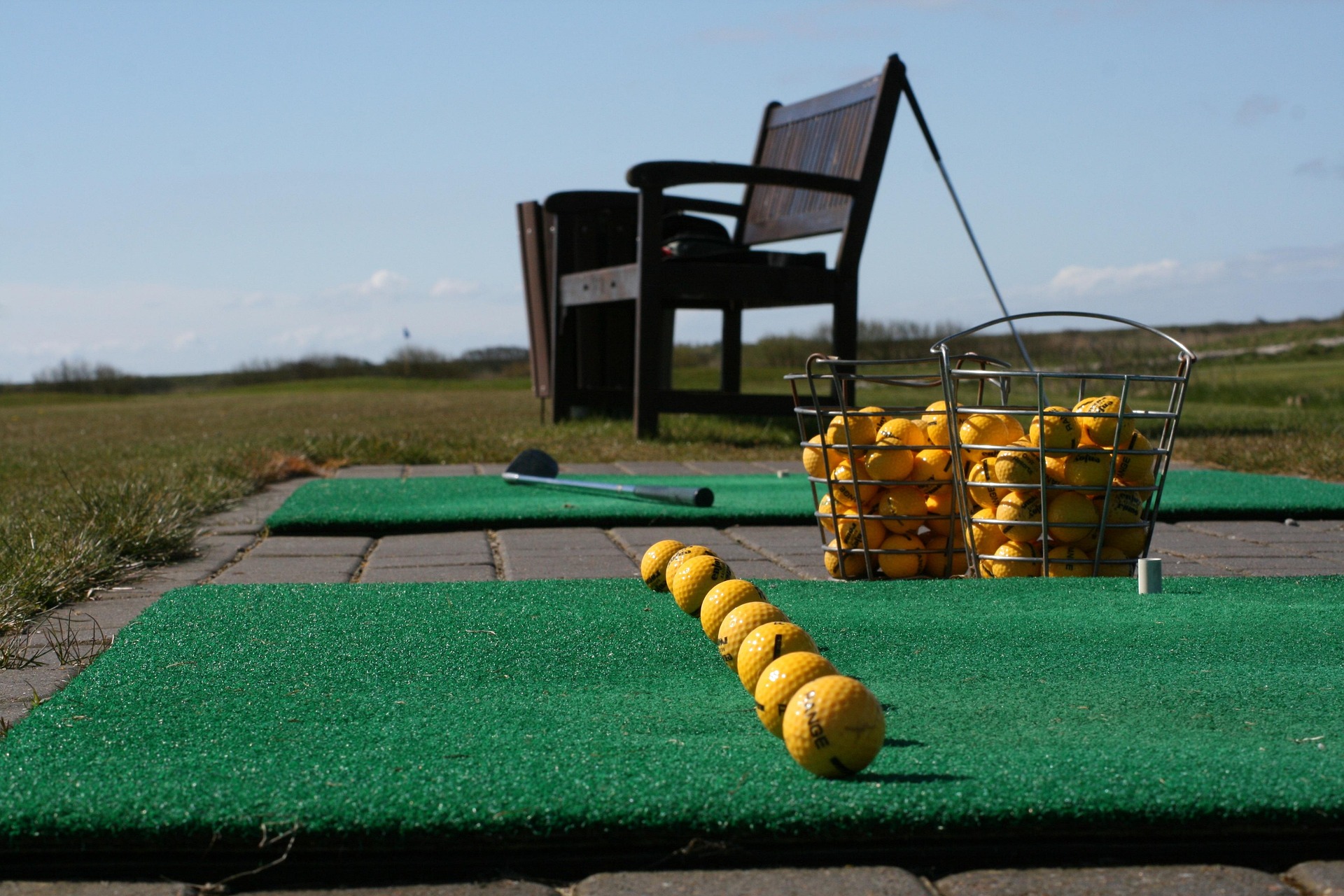 Golfový trénink na driving range pod vedením Jana Nováka
